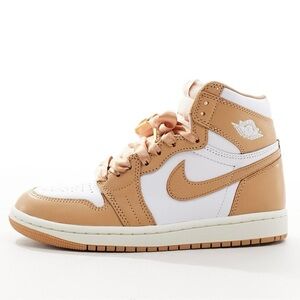 Nike Air Jordan 1 Retro Hi OG sneakers in white/tan